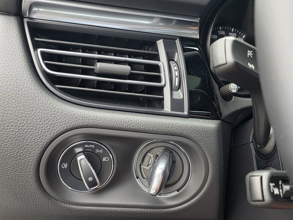 New 2026 Porsche Macan S AWD/4WD image 23