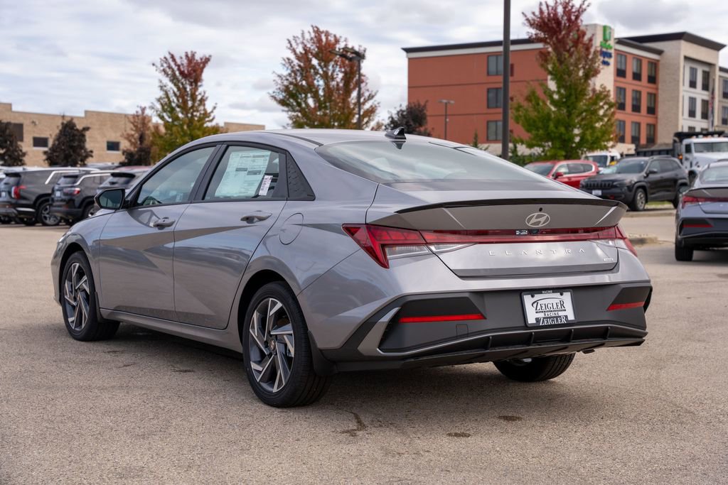 New 2025 Hyundai Elantra SEL image 5