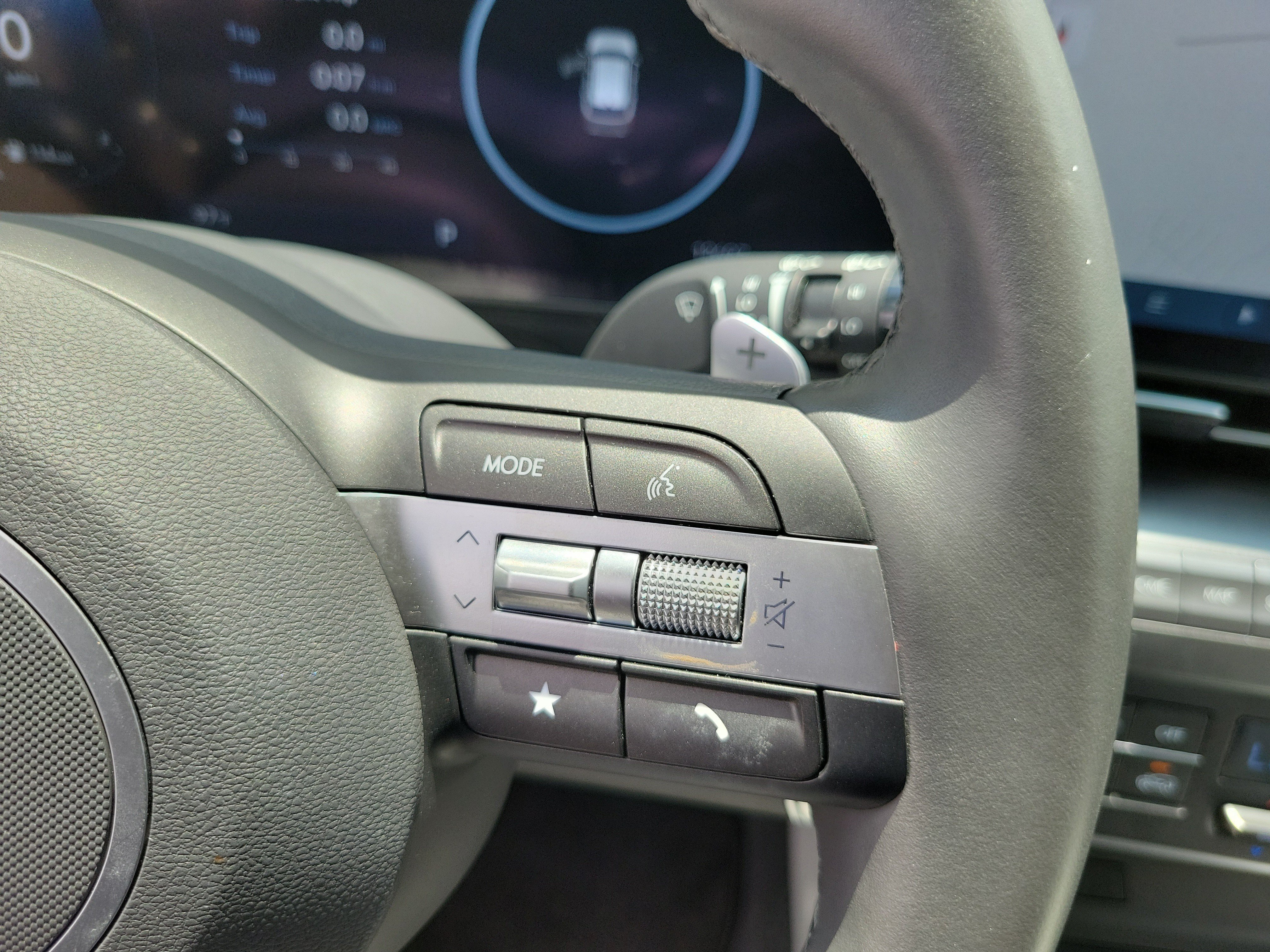 Used 2025 Hyundai Kona SEL FWD image 28