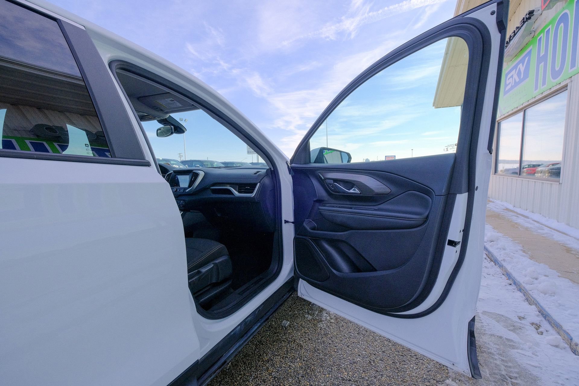 Used 2024 GMC Terrain SLE image 16