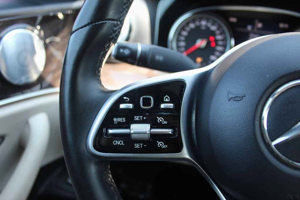 Used 2019 Mercedes-Benz E 300 image 17