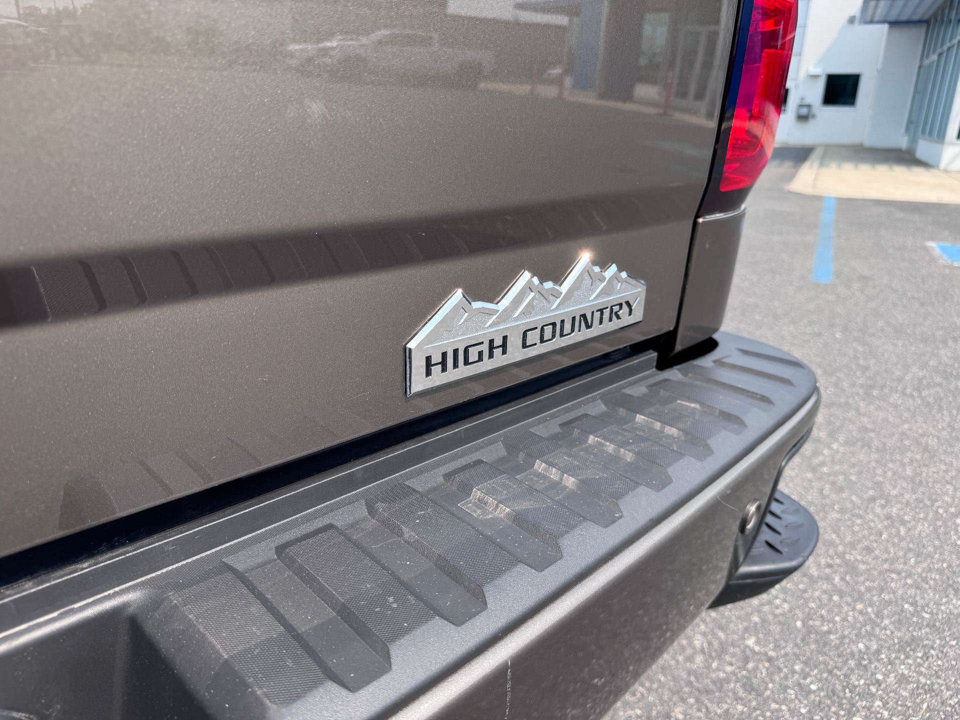 Used 2015 Chevrolet Silverado 1500 High Country w/ High Country Premium Package AWD/4WD image 38