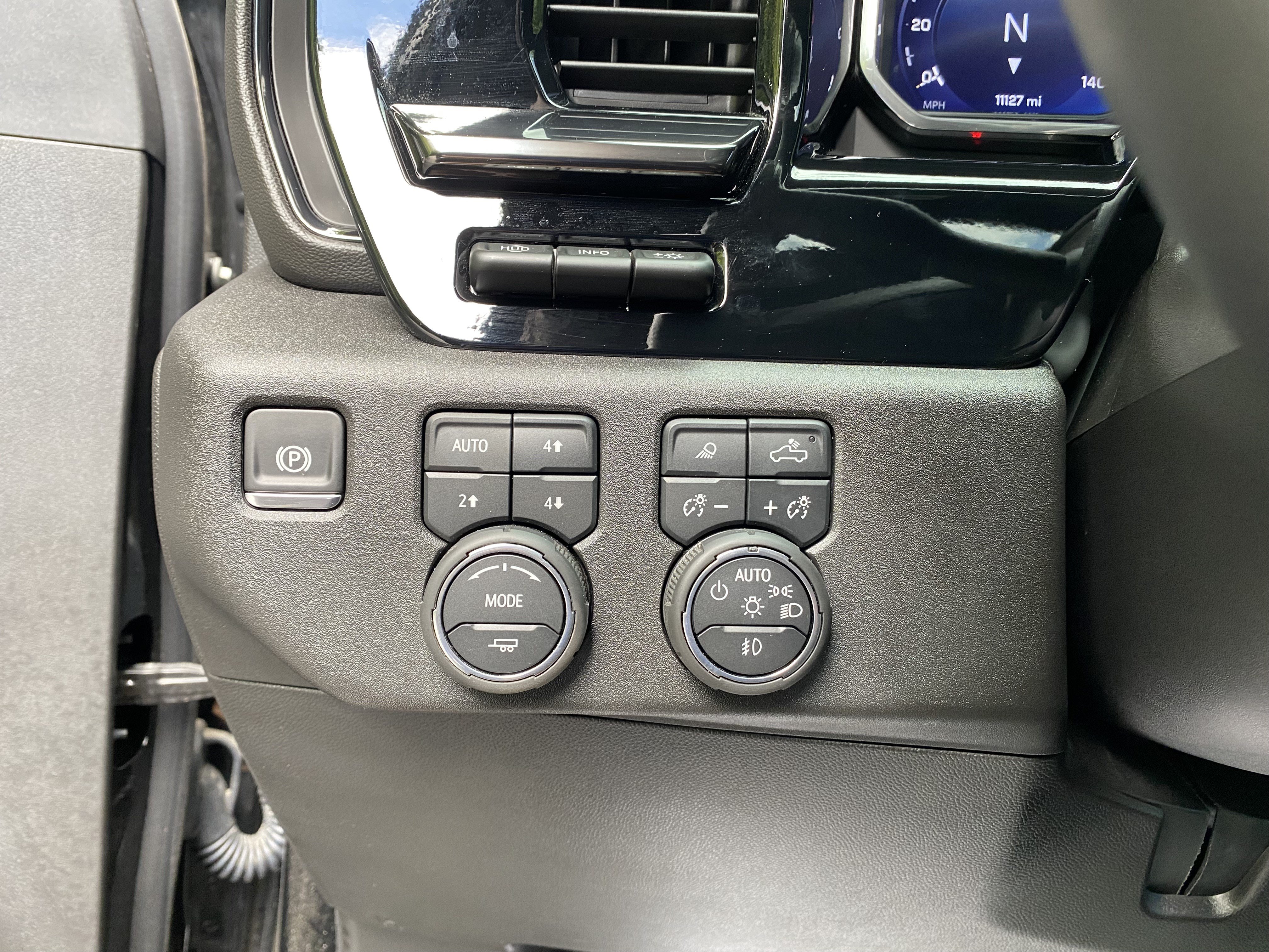 Used 2025 Chevrolet Silverado 2500 ZR2 w/ Technology Package AWD/4WD image 19