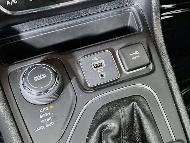 Used 2021 Jeep Cherokee High Altitude AWD/4WD image 20