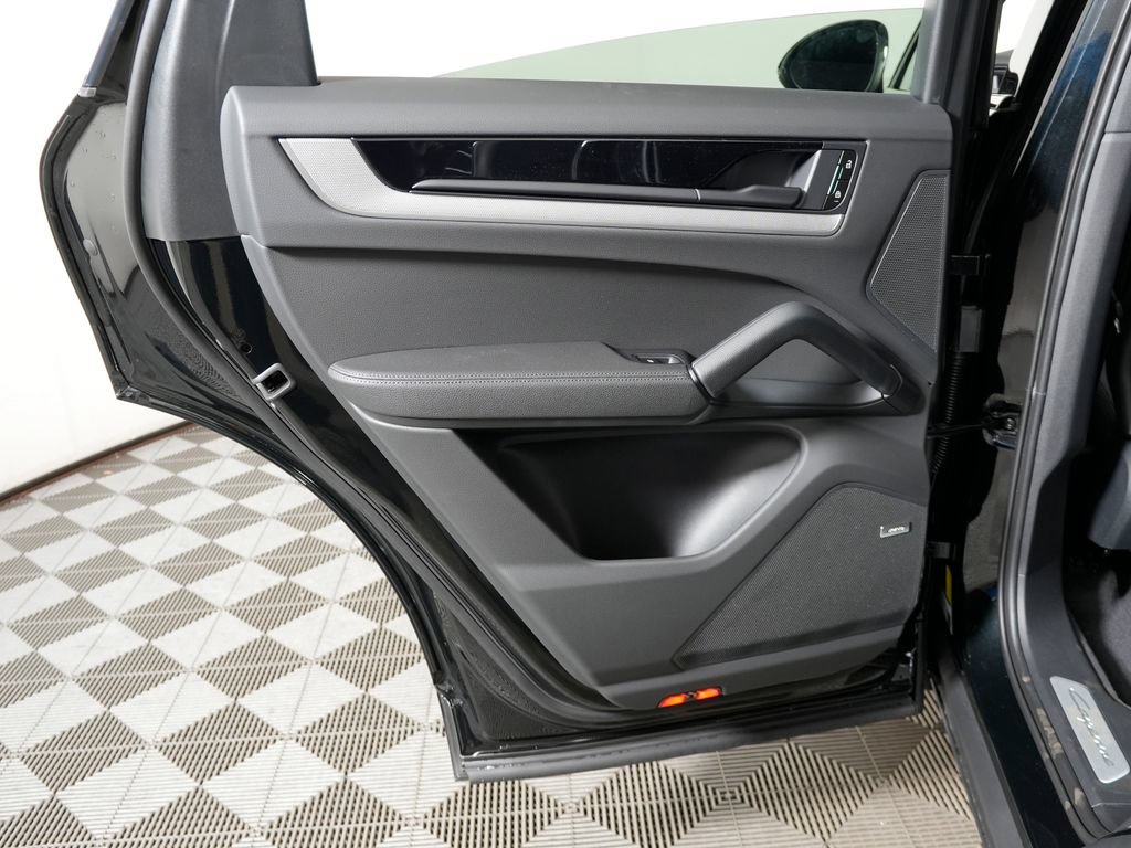 Certified 2026 Porsche Cayenne Coupe AWD/4WD image 33