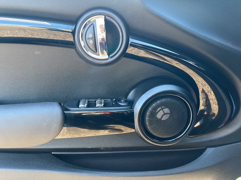 Used 2016 MINI Cooper S image 9