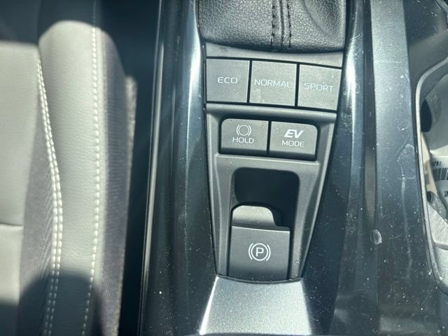 Used 2025 Toyota Camry SE w/ Convenience Package FWD image 12