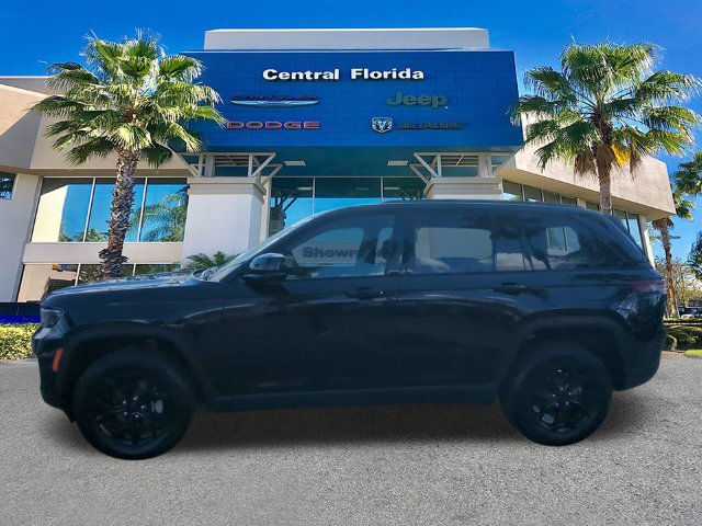 Certified 2025 Jeep Grand Cherokee Altitude AWD/4WD image 8