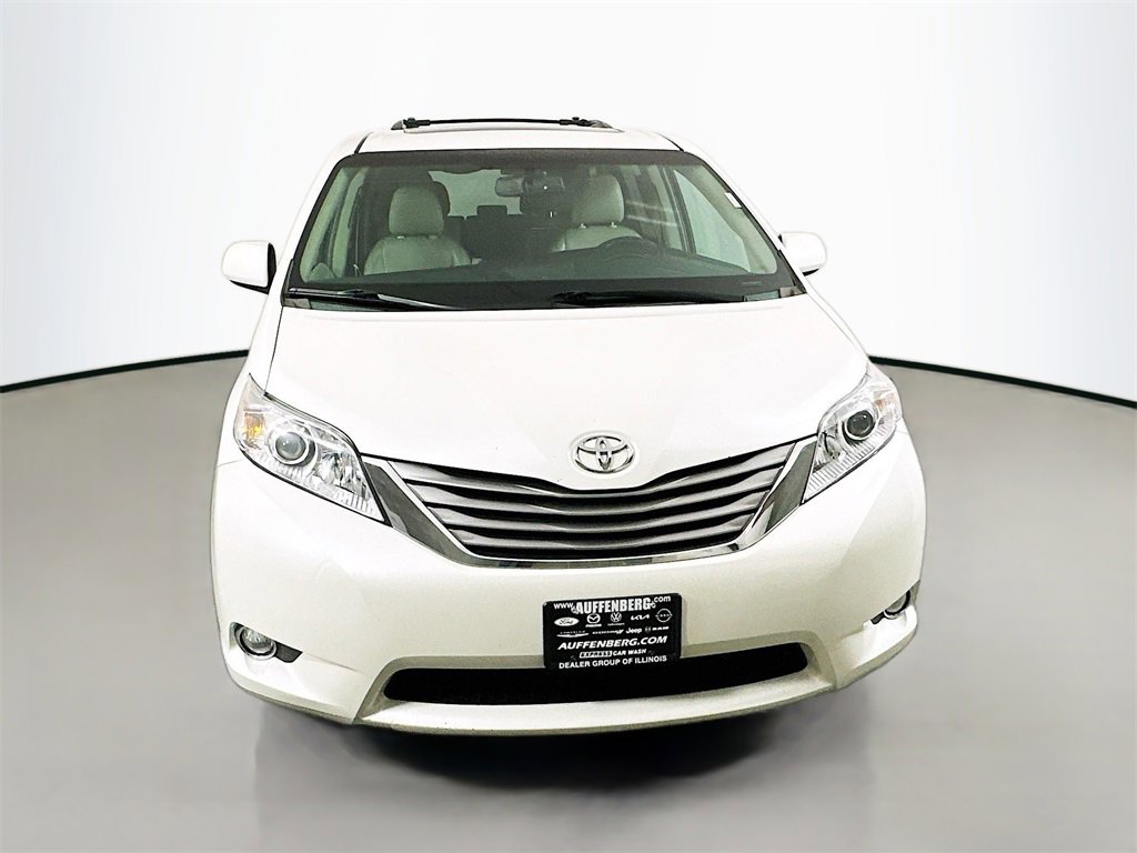 Used 2015 Toyota Sienna XLE Premium image 2