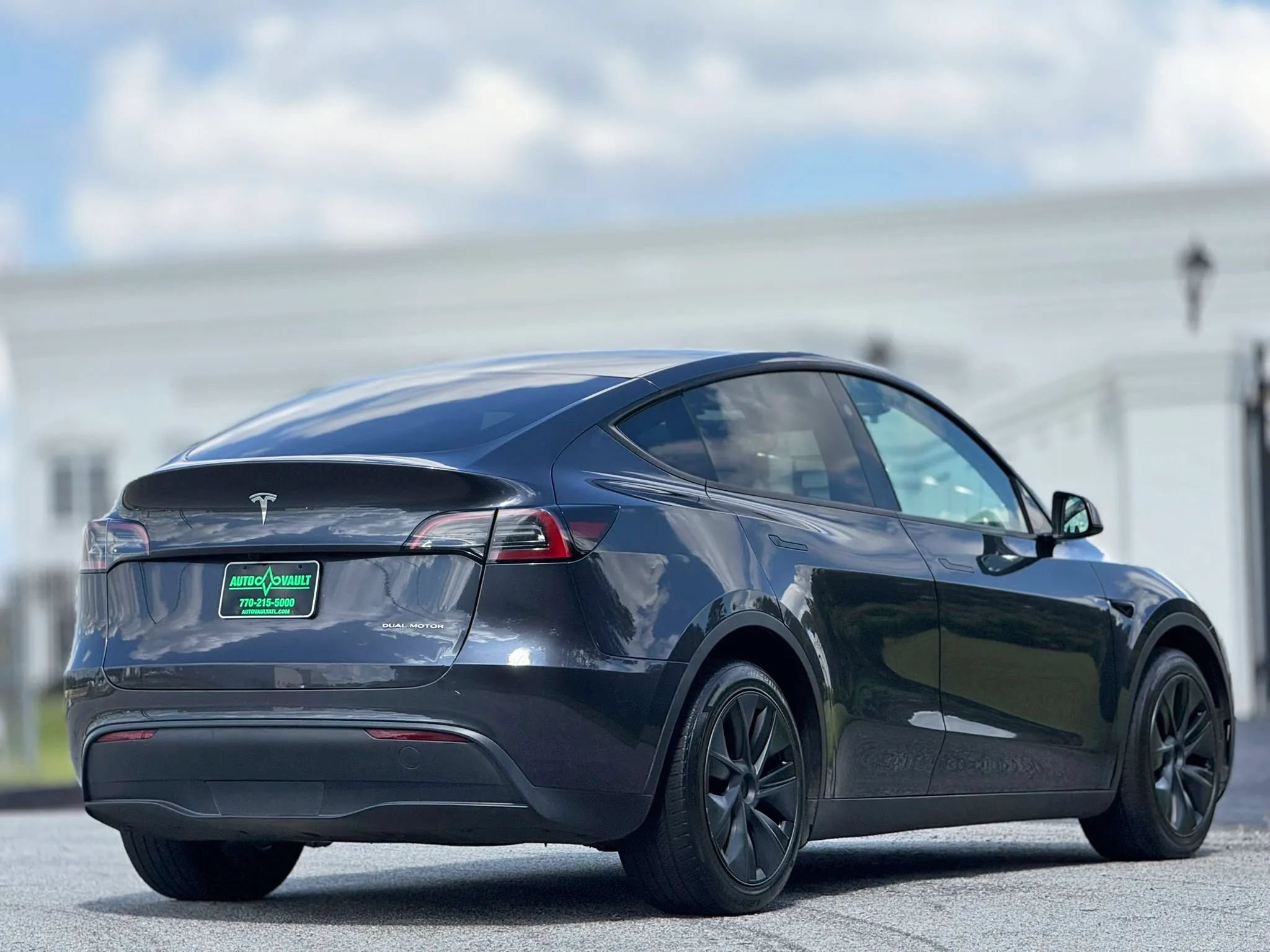 Used 2024 Tesla Model Y Long Range AWD/4WD image 12