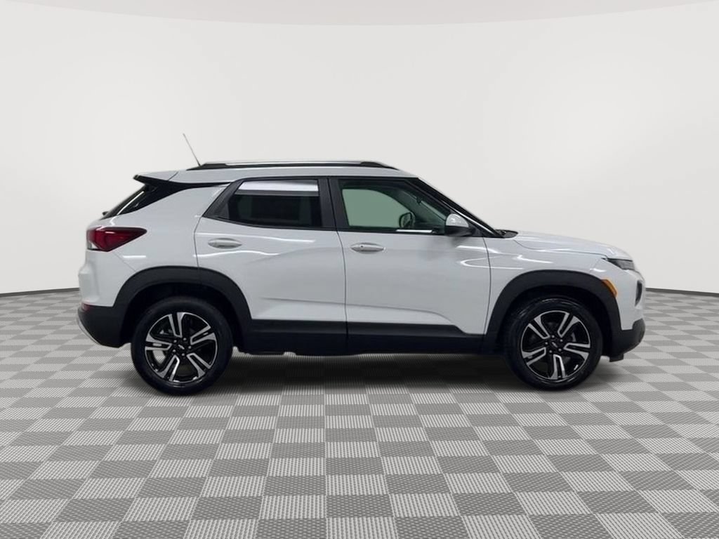 Used 2023 Chevrolet TrailBlazer LT FWD image 9