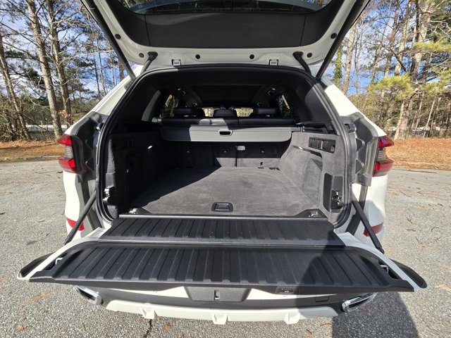 Used 2021 BMW X5 xDrive40i w/ M Sport Package image 16