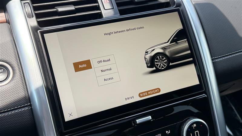 Used 2024 Land Rover Discovery Dynamic SE AWD/4WD image 38