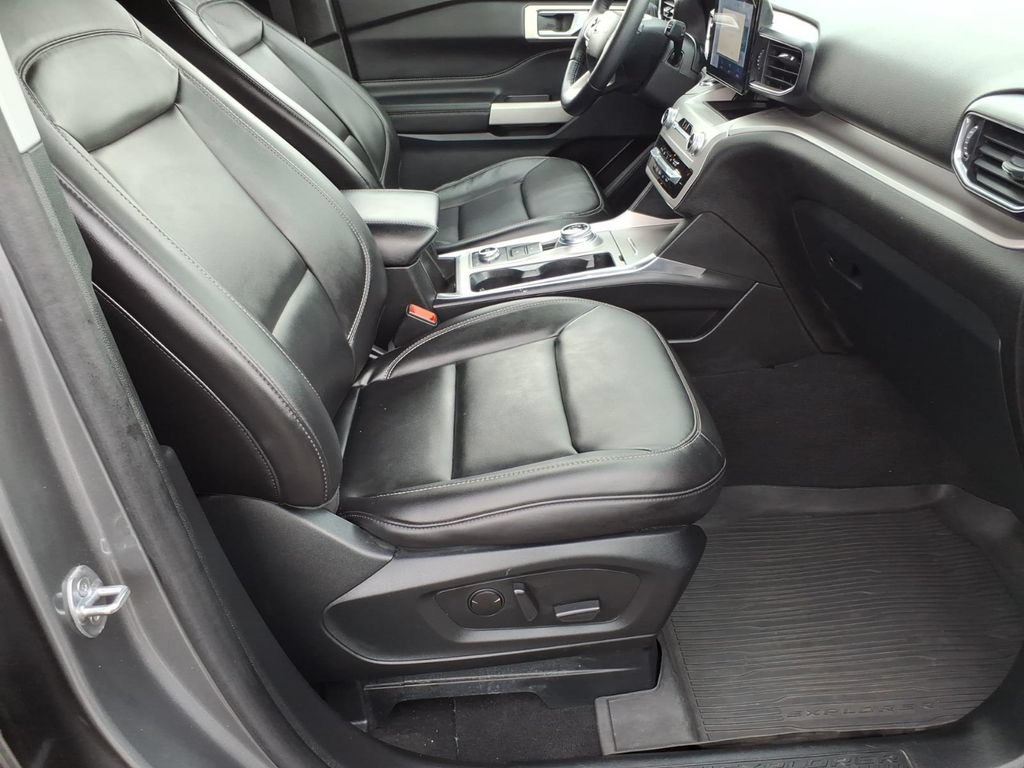 Certified 2023 Ford Explorer XLT w/ Equipment Group 202A AWD/4WD image 8