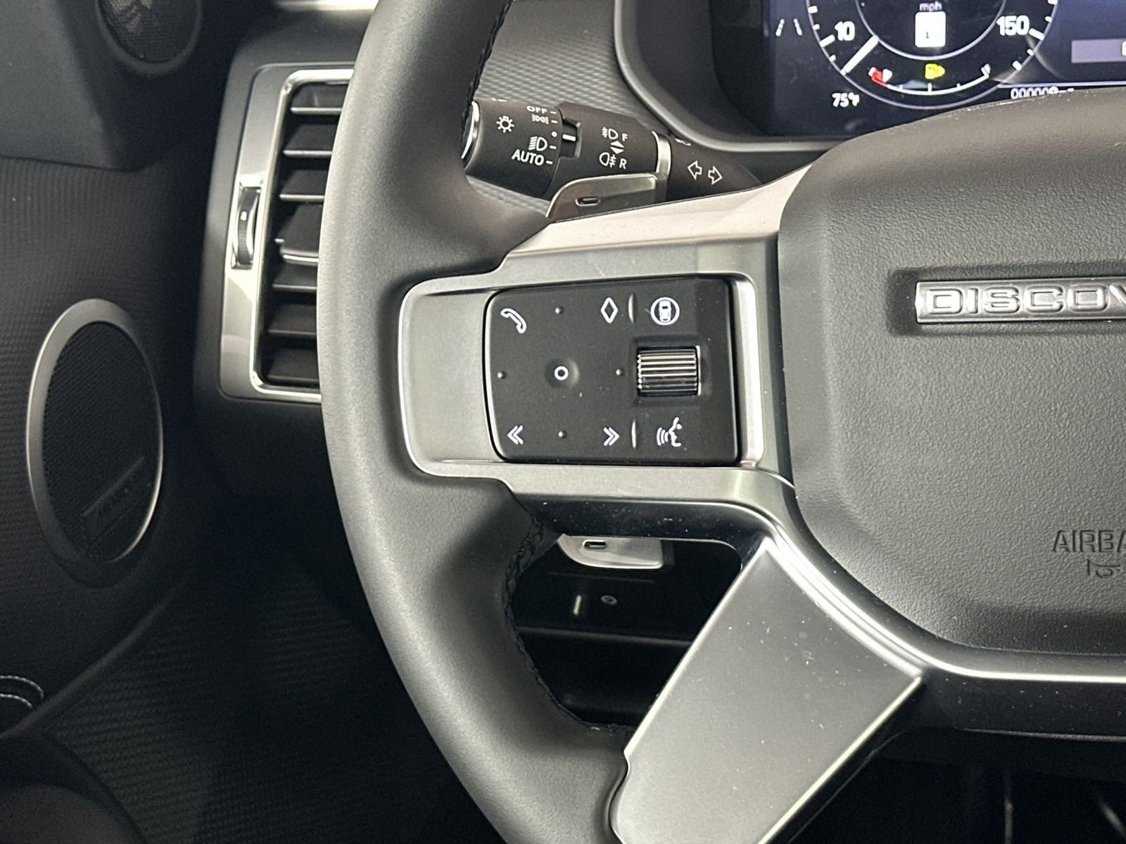 Certified 2025 Land Rover Discovery Dynamic SE AWD/4WD image 15