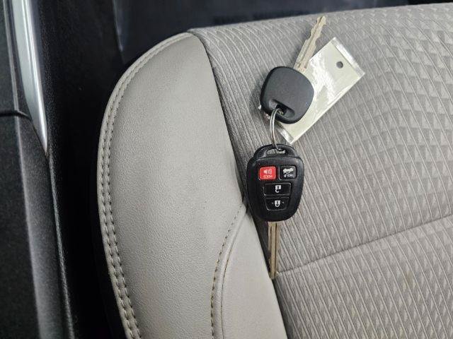 Used 2015 Toyota Camry SE FWD image 24