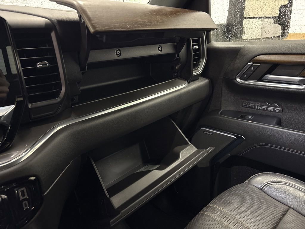 Used 2024 Chevrolet Silverado 1500 High Country w/ Technology Package AWD/4WD image 29