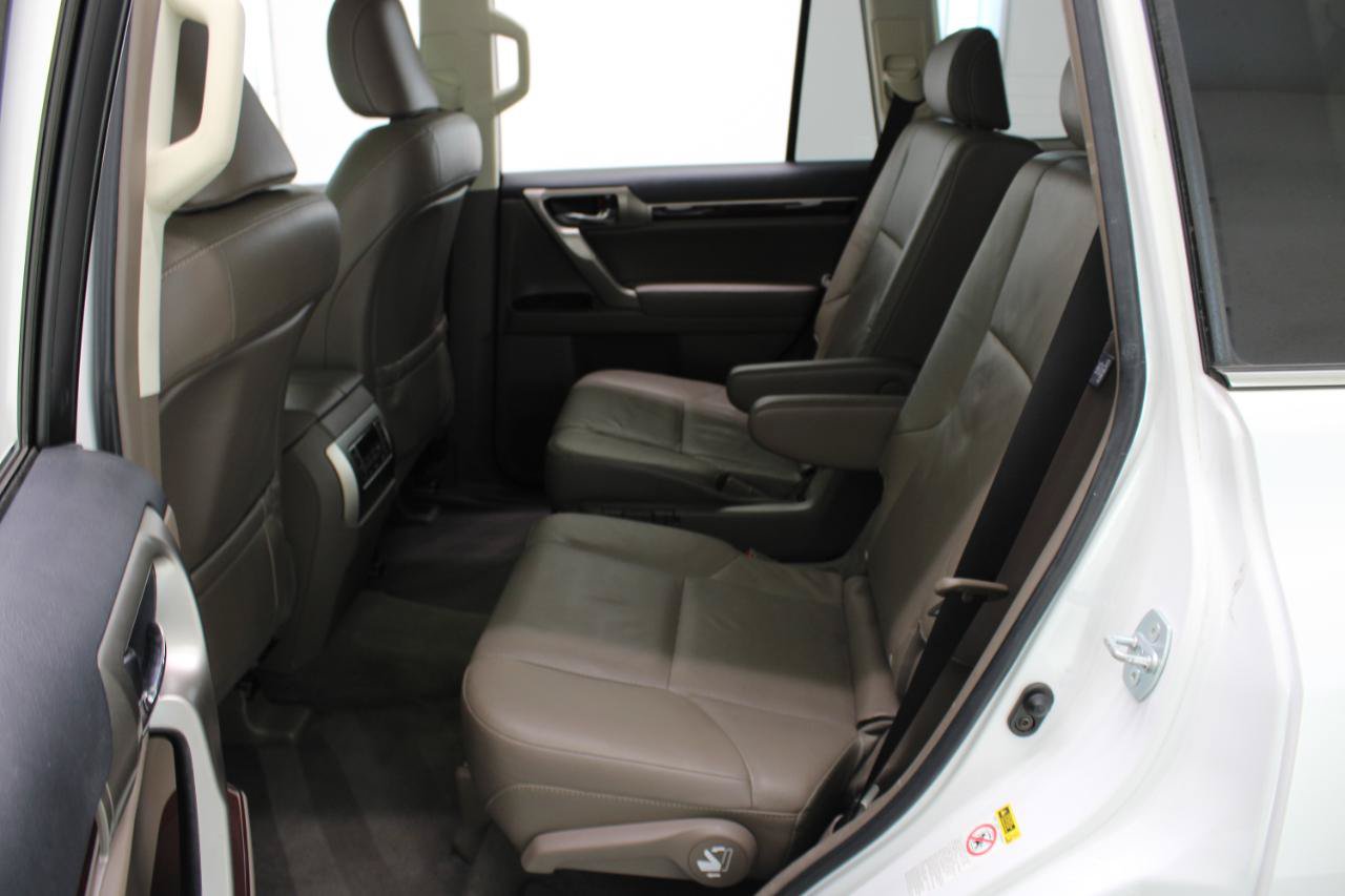 Used 2018 Lexus GX 460 Premium AWD/4WD image 38