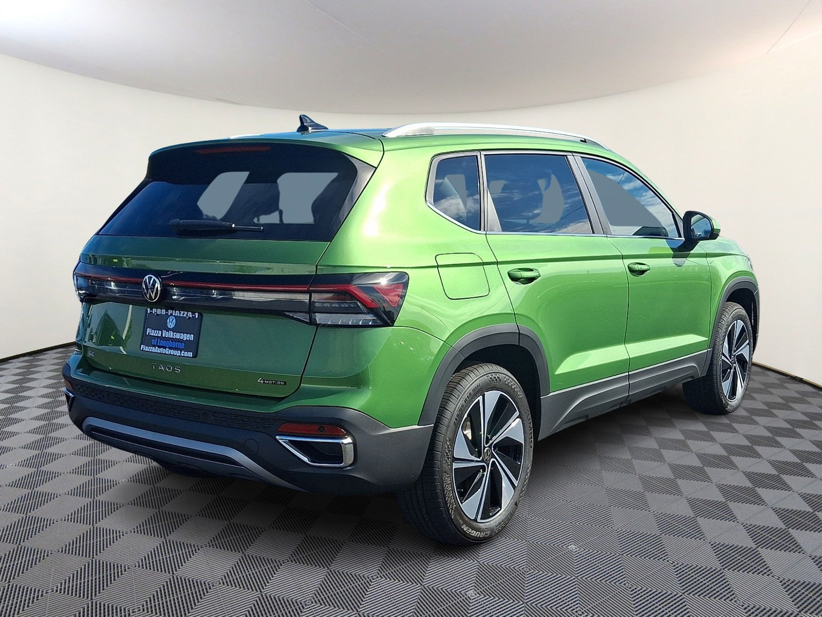 New 2027 Volkswagen Taos SE AWD/4WD image 4