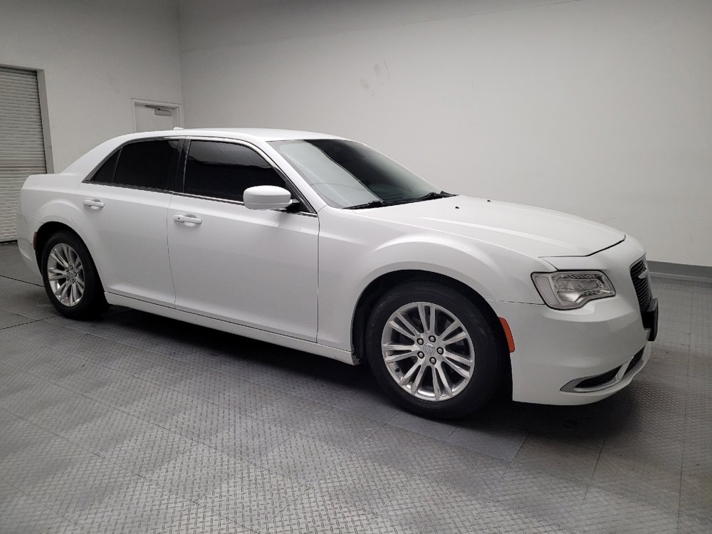 Used 2017 Chrysler 300 Limited image 11