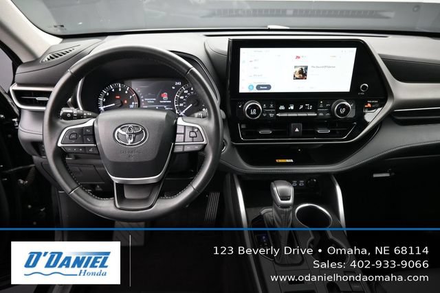 Used 2023 Toyota Highlander XLE AWD/4WD image 26