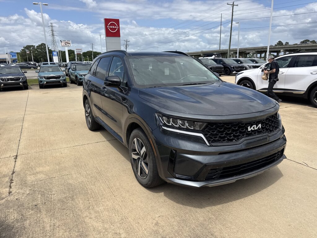 Used 2023 Kia Sorento S w/ Panoramic Sunroof Package FWD image 8