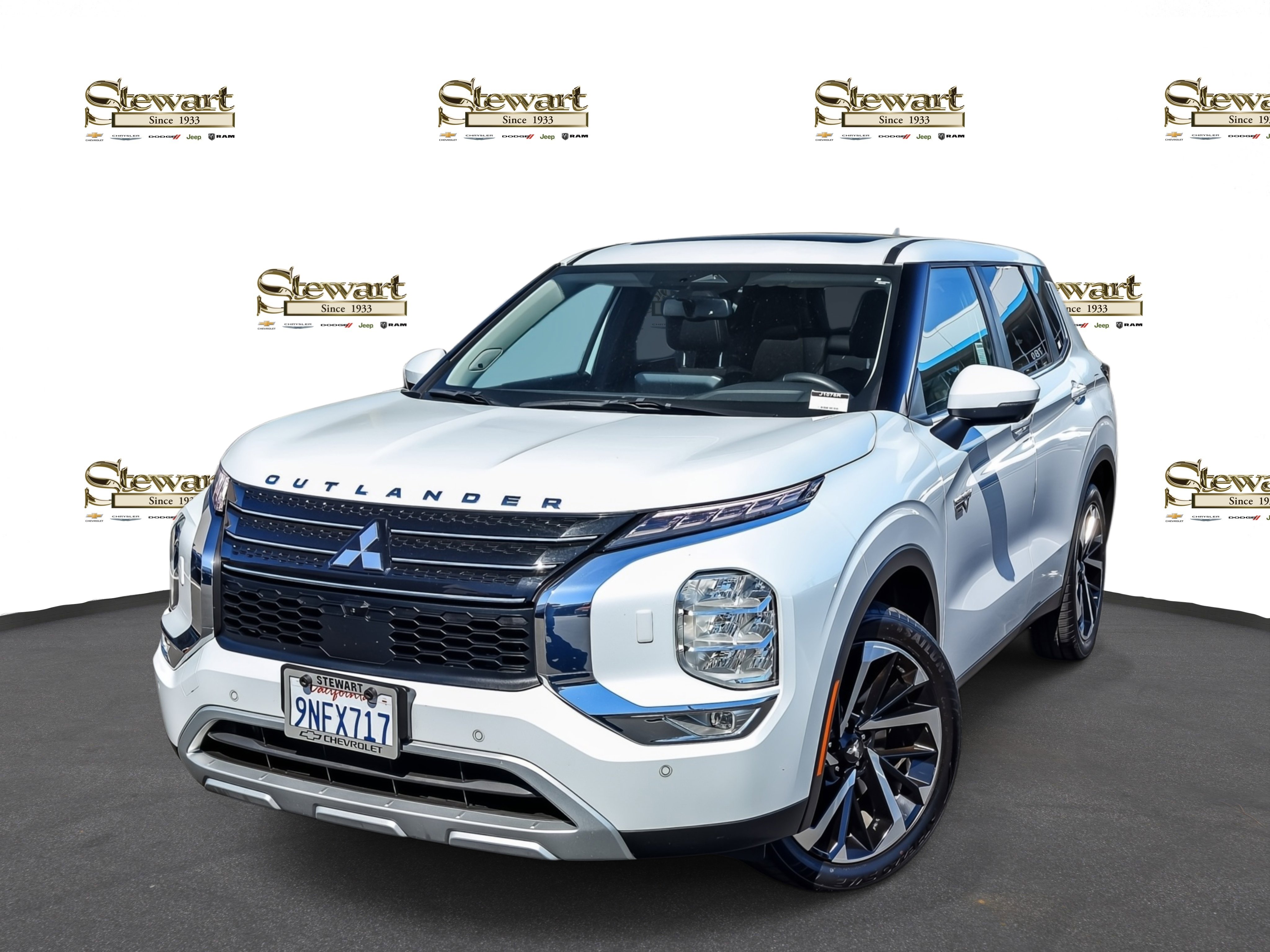 Used 2024 Mitsubishi Outlander SE image 1