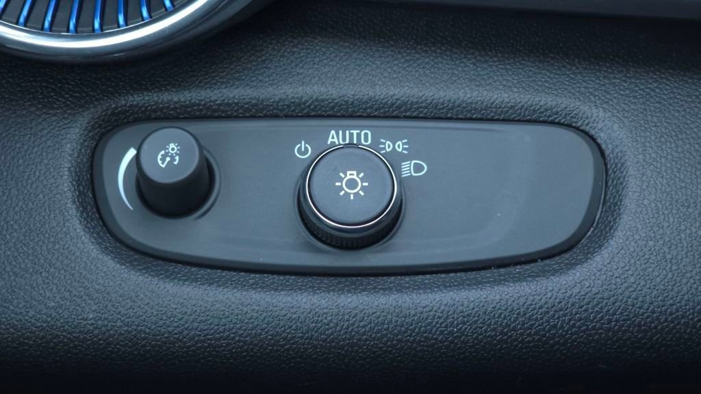 Used 2025 Chevrolet Trax LT w/ LT Convenience Package image 29