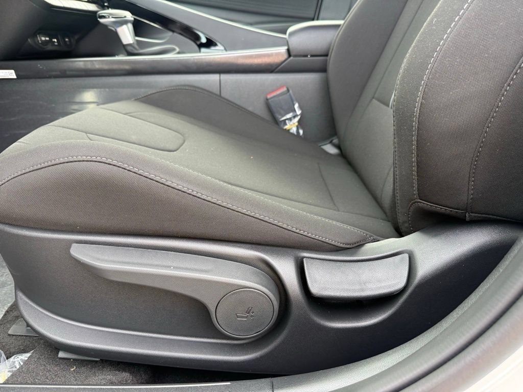 Used 2024 Hyundai Elantra SEL FWD image 9