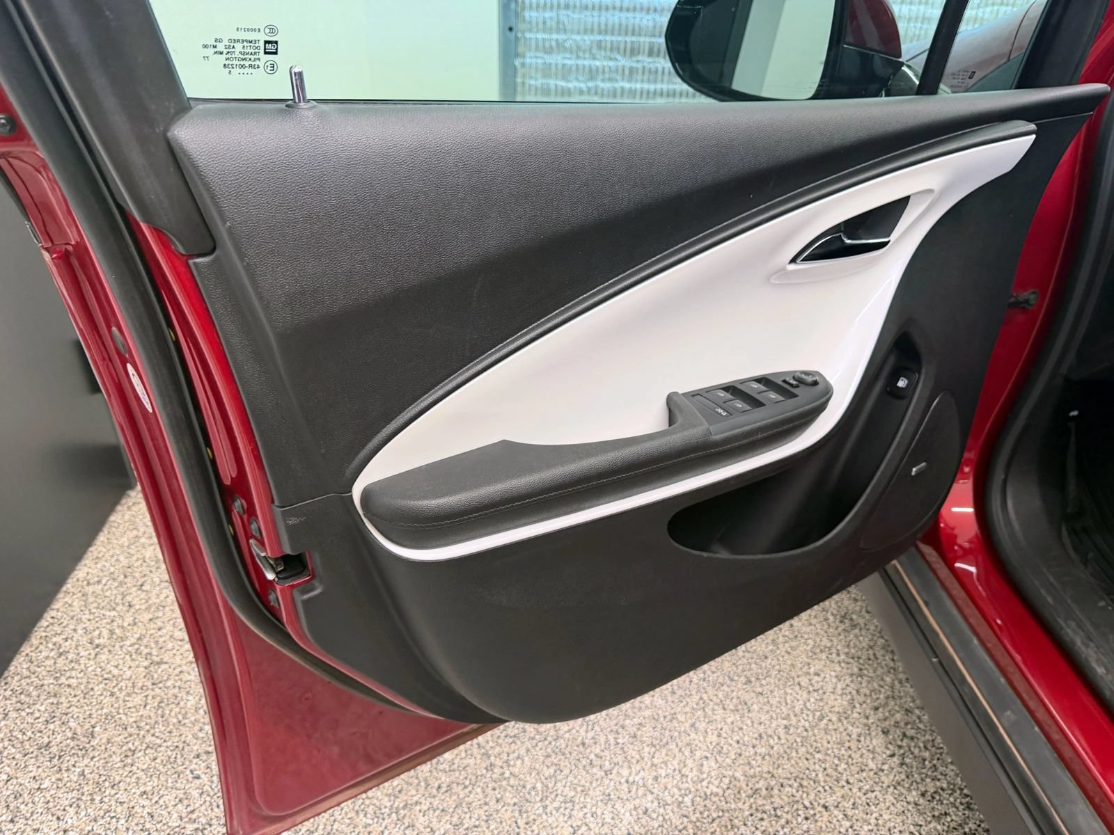 Used 2015 Chevrolet Volt Premium w/ Premium Trim Package FWD image 11
