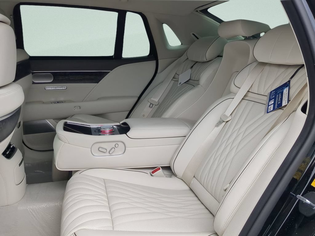 Used 2025 Genesis G90 3.5T AWD/4WD image 11