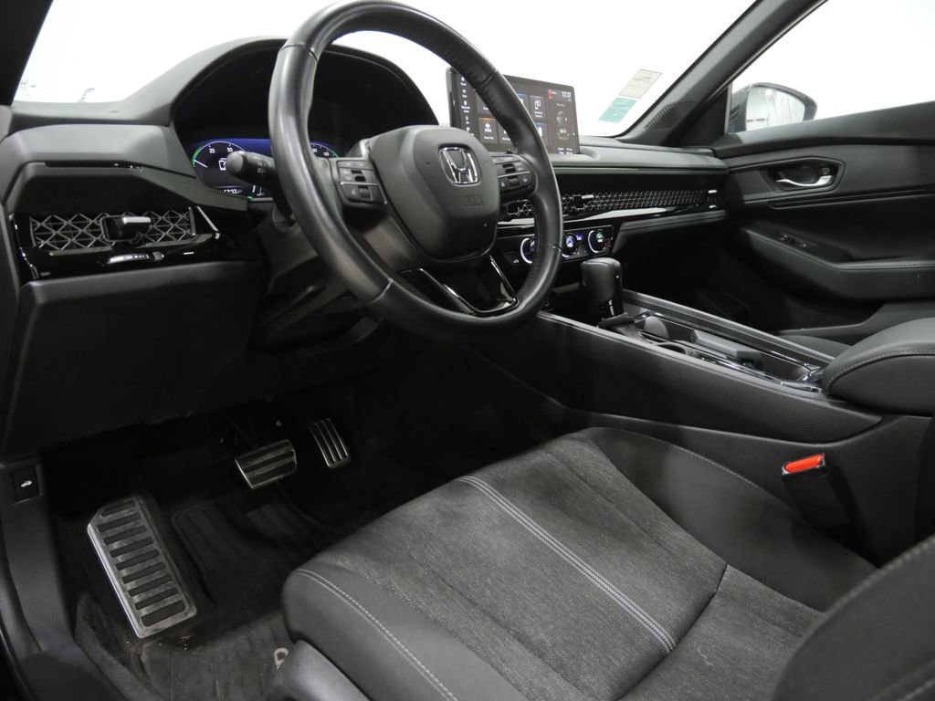 Used 2024 Honda Accord Sport image 11
