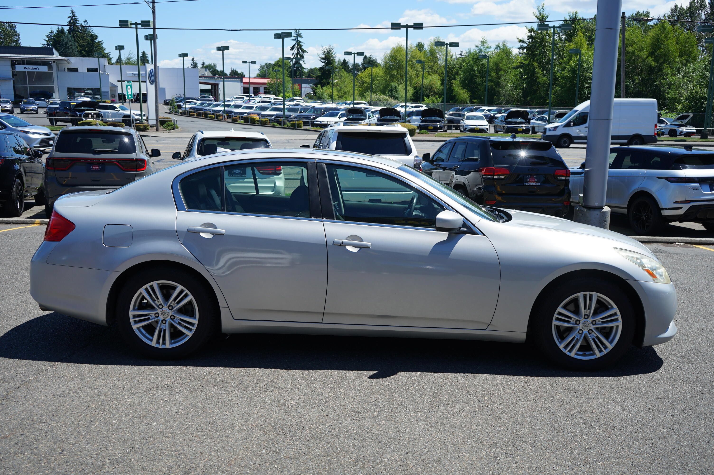 Used 2012 INFINITI G25 Journey RWD image 6