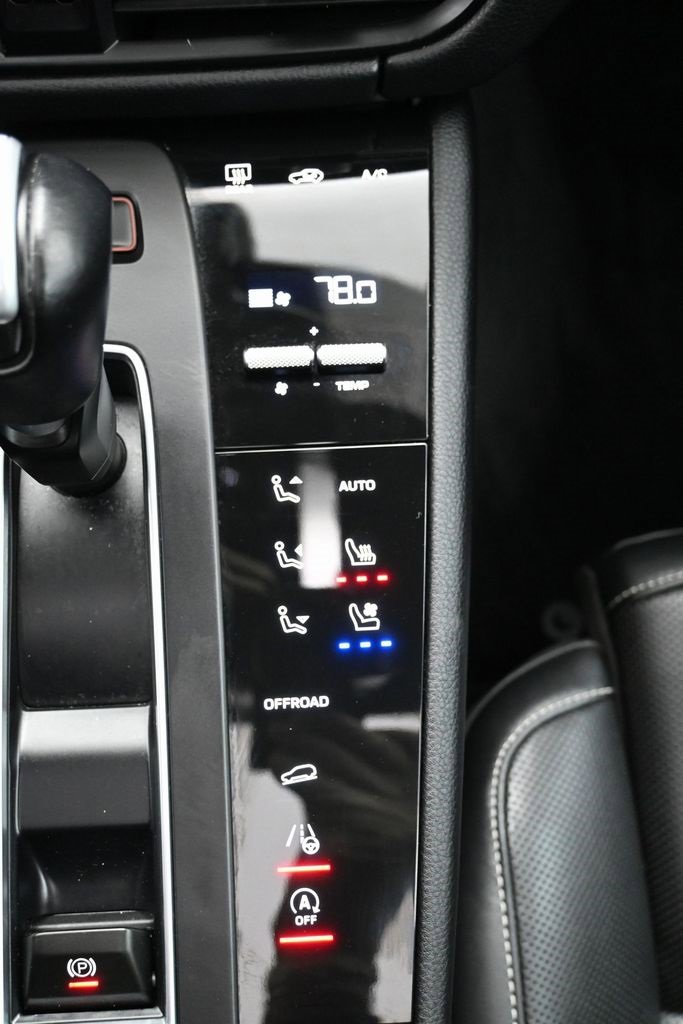 Used 2023 Porsche Macan Turbo image 26