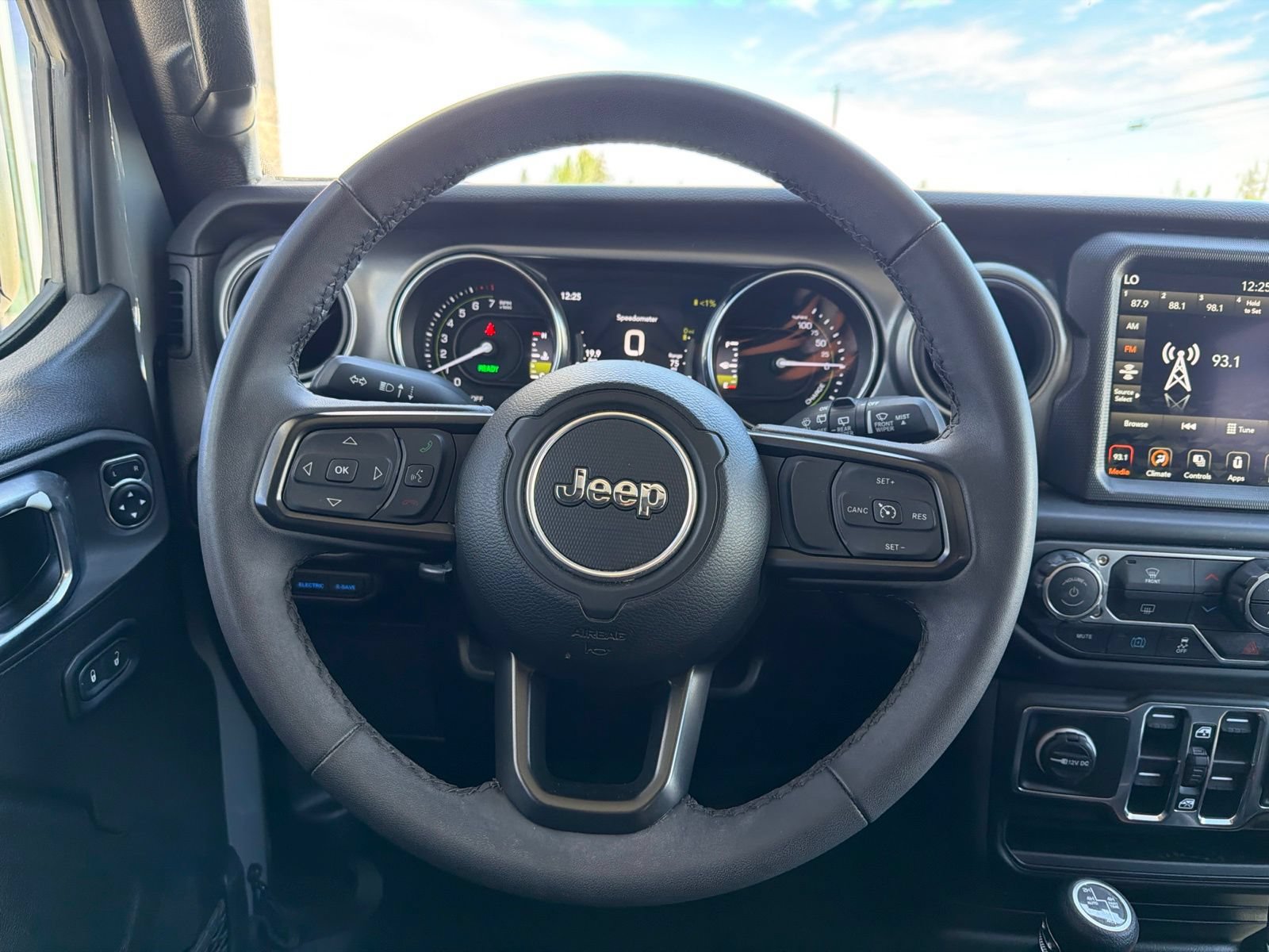 Used 2023 Jeep Wrangler Unlimited w/ 8.4" Radio Group AWD/4WD image 11