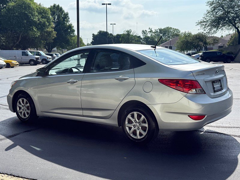 Used 2012 Hyundai Accent GLS FWD image 8