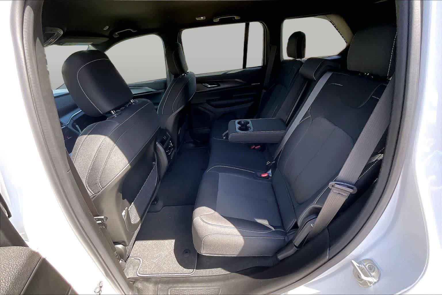 New 2026 Jeep Grand Cherokee Laredo AWD/4WD image 20