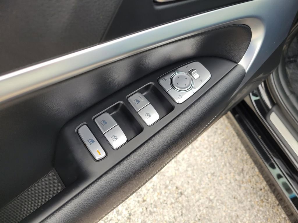 Used 2022 Genesis G70 2.0T image 21