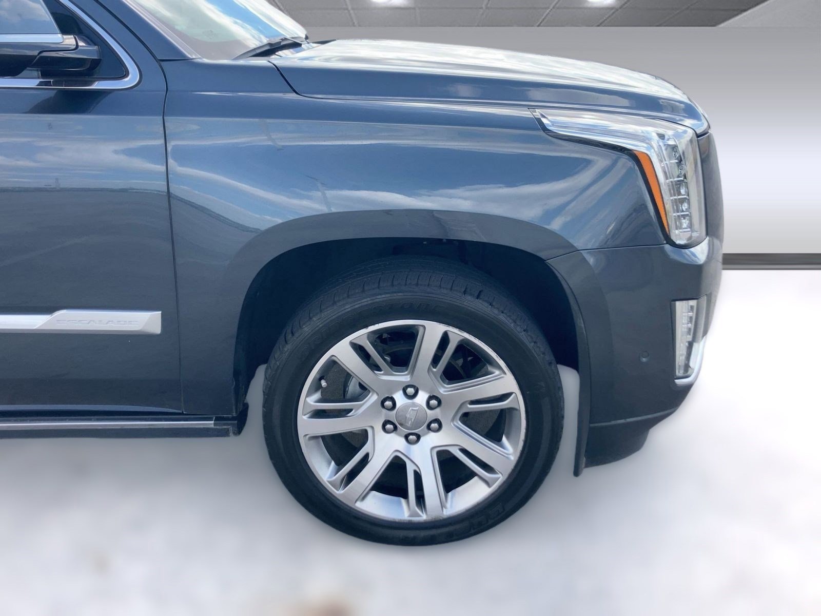Used 2019 Cadillac Escalade Premium Luxury image 11