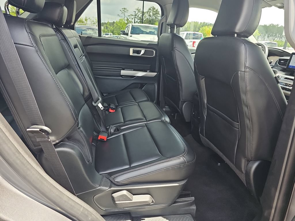 Used 2023 Ford Explorer XLT w/ Equipment Group 202A AWD/4WD image 15