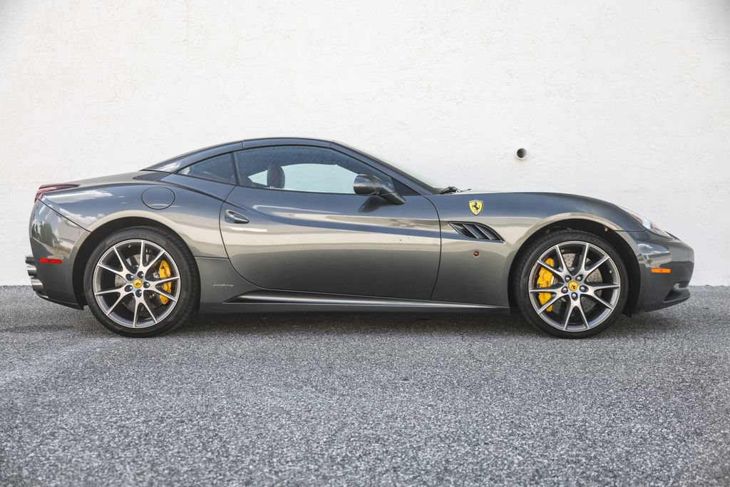Used 2010 Ferrari California RWD image 24