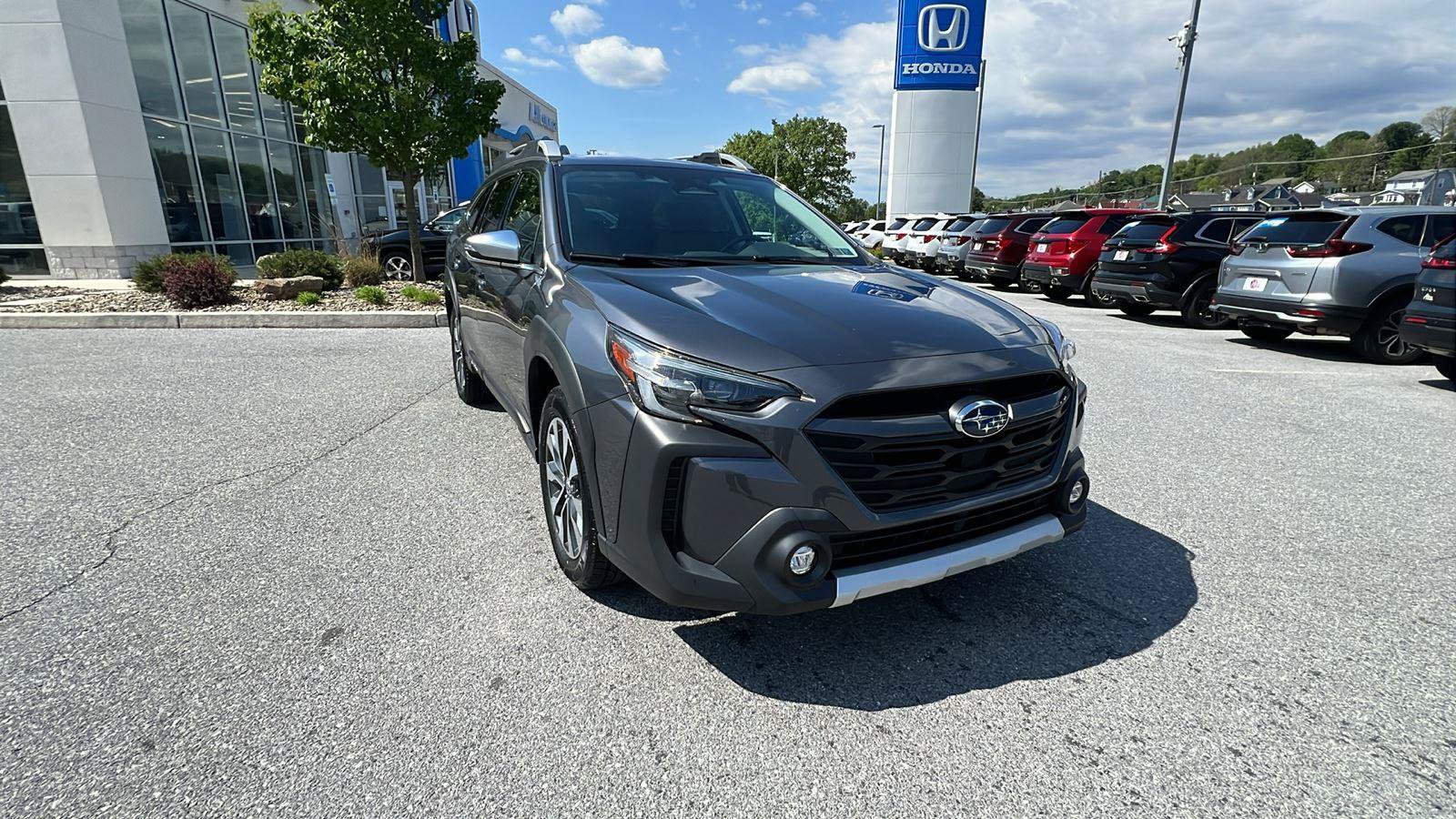 Used 2024 Subaru Outback Touring XT AWD/4WD image 2