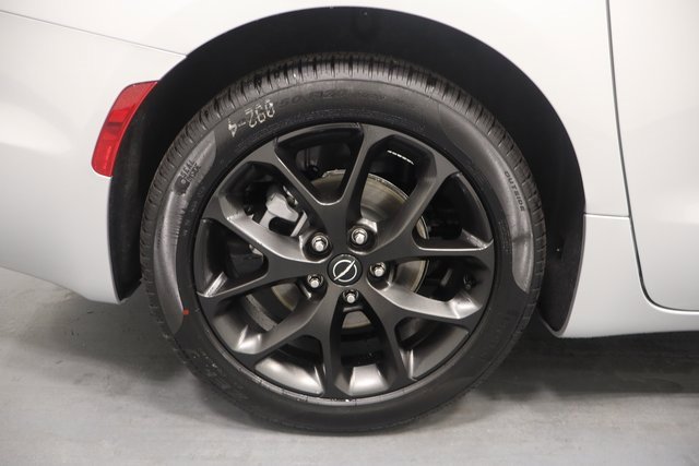 New 2026 Chrysler Pacifica Limited image 26