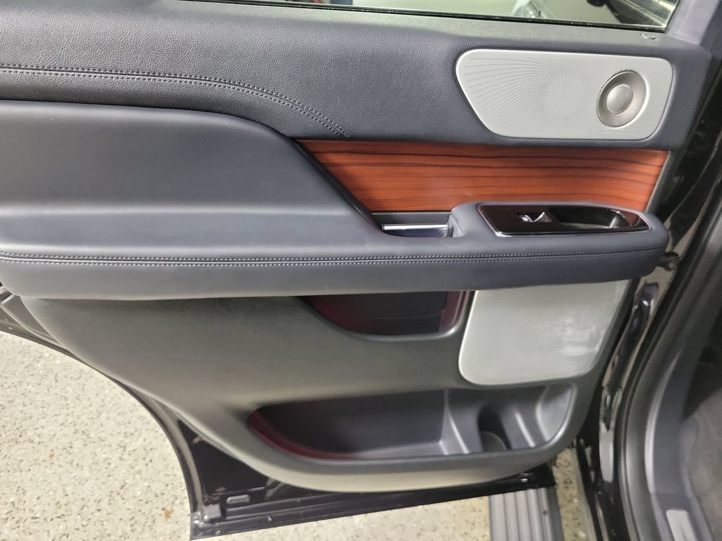 Certified 2023 Lincoln Navigator Reserve AWD/4WD image 16