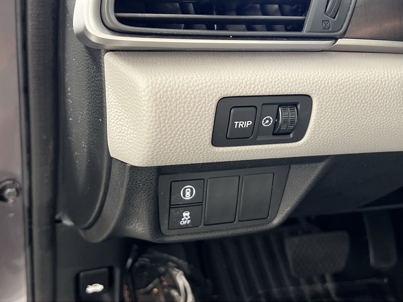 Used 2019 Honda Accord LX image 32