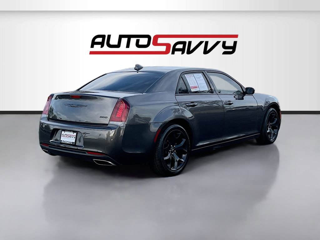 Used 2022 Chrysler 300 Touring w/ Sport Appearance Package image 7