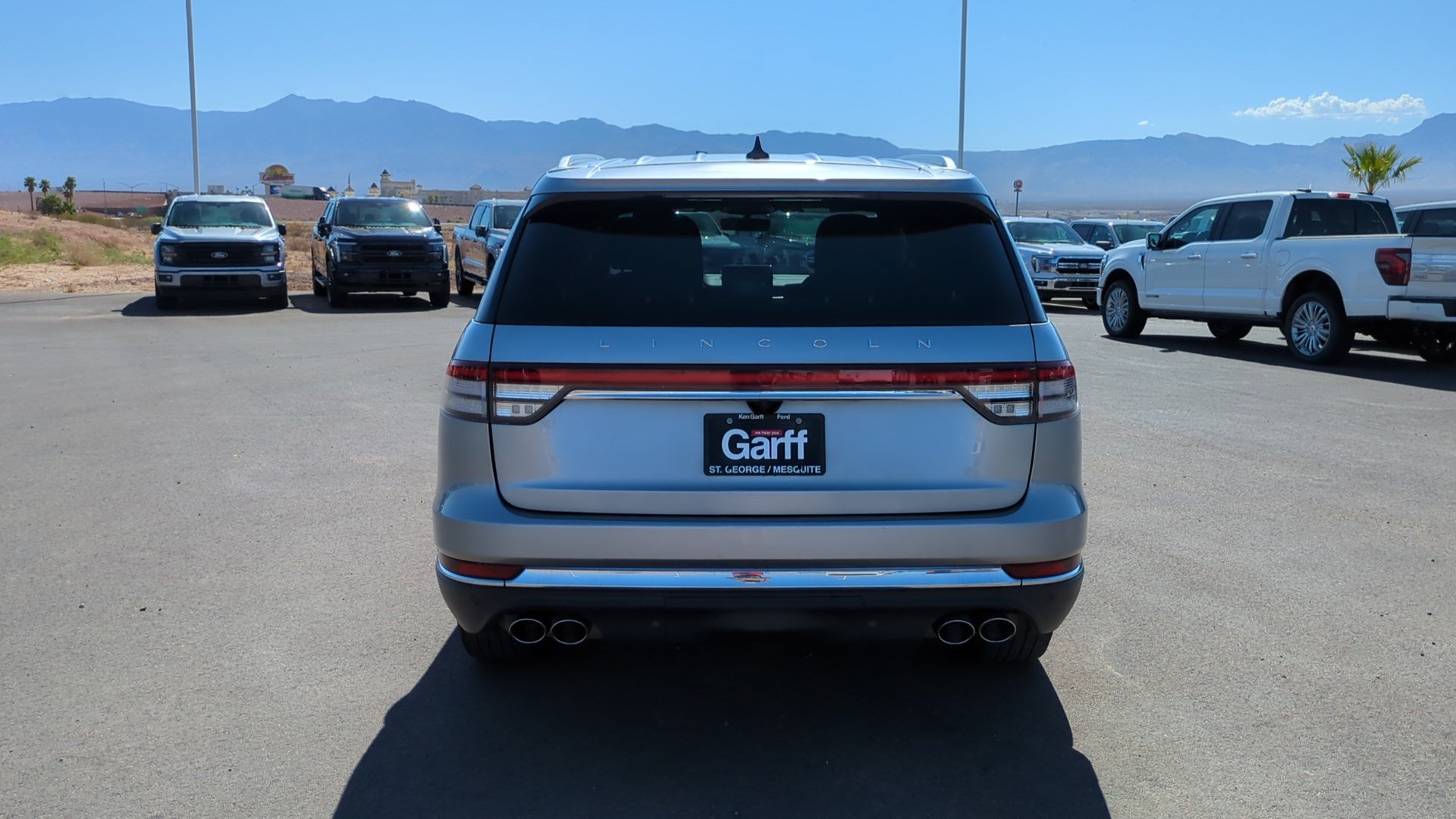 Used 2023 Lincoln Aviator Reserve w/ Equipment Group 201A RWD image 4