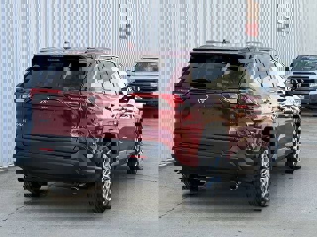 Used 2023 Toyota RAV4 XLE Premium image 4