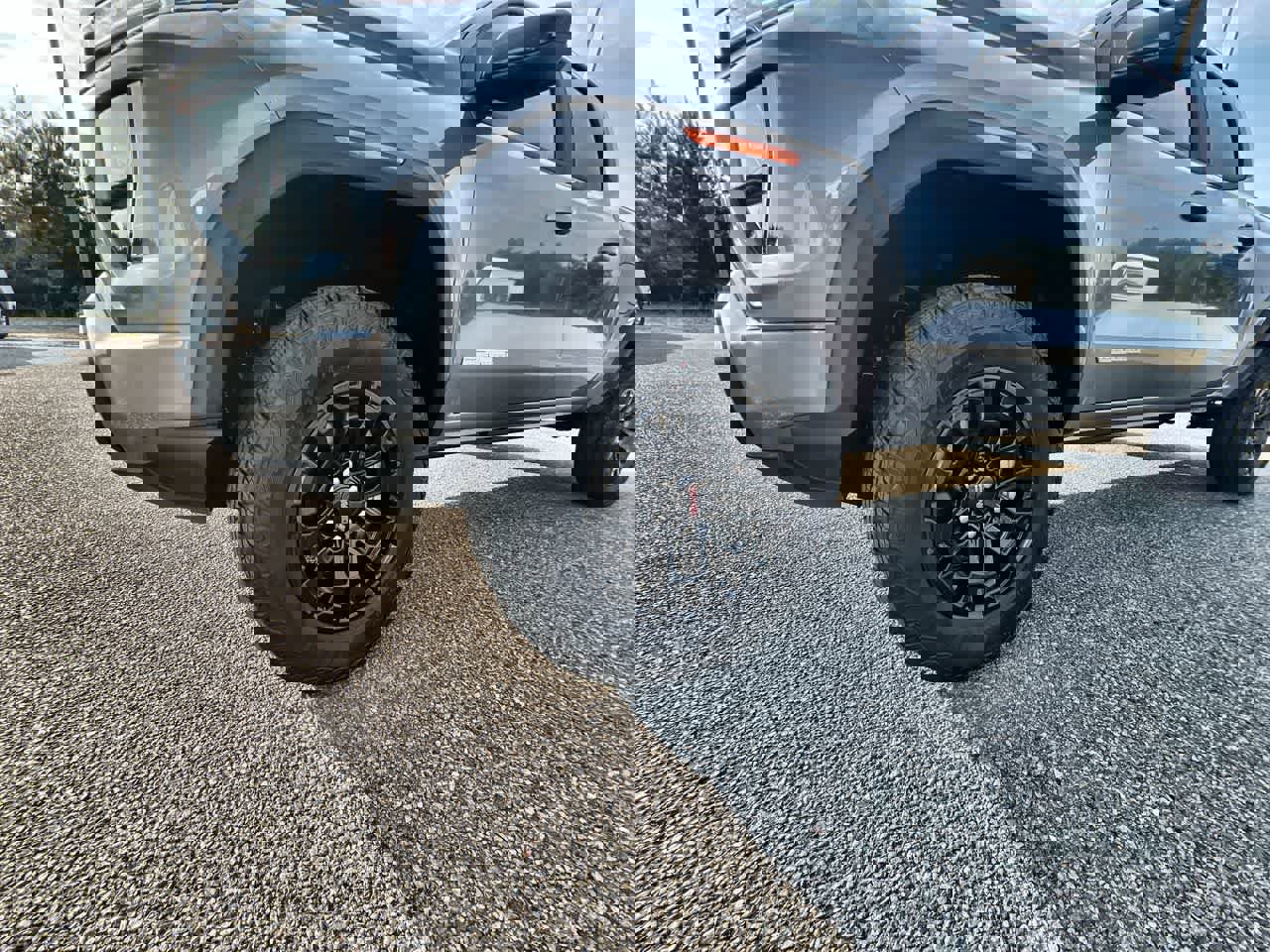 New 2026 GMC Canyon Elevation w/ Convenience Package image 33