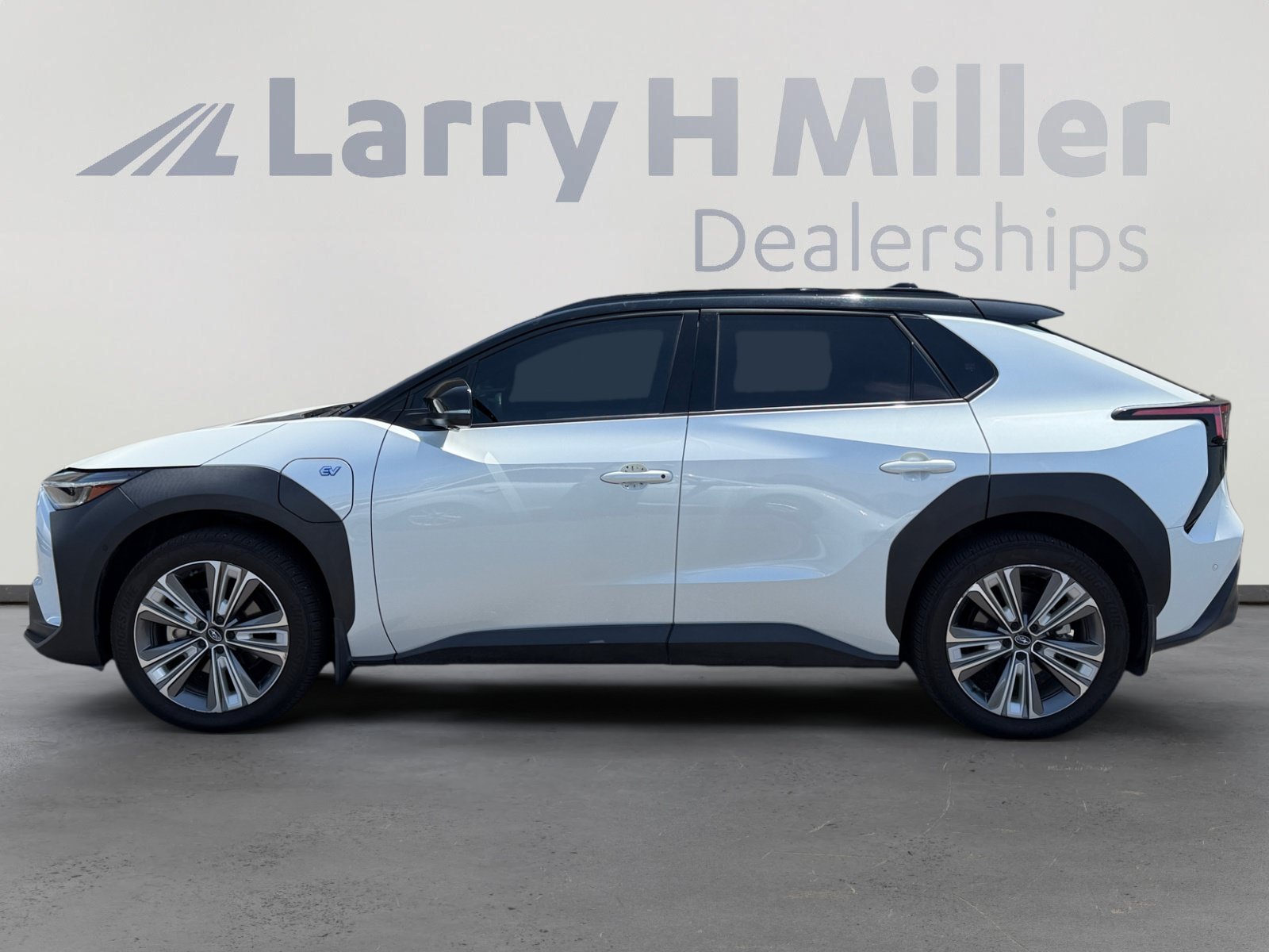 Used 2023 Subaru Solterra AWD image 2